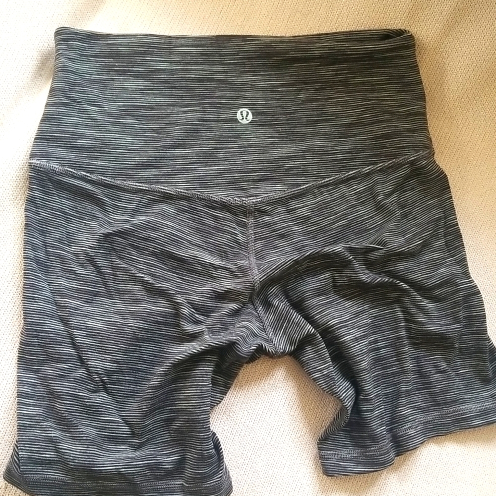 Lululemon Align black white stripe 6" shorts